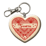 Drevená kľúčenka