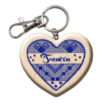 Drevená kľúčenka