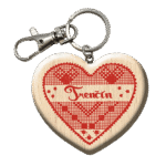 Drevená kľúčenka